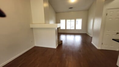 6601 Camphor Ct in Bakersfield, CA - Building Photo - Building Photo