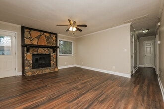 9346 Woodknoll Way in Jonesboro, GA - Foto de edificio - Building Photo