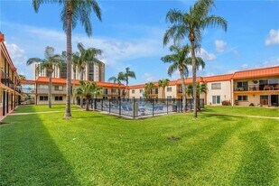 10365 Paradise Blvd in Treasure Island, FL - Building Photo