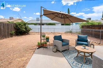 Charming and cozy 2-bedrooms, 2-baths apartment nestled in the heart of Prescott Valley! in Prescott Valley, AZ - Foto de edificio - Building Photo