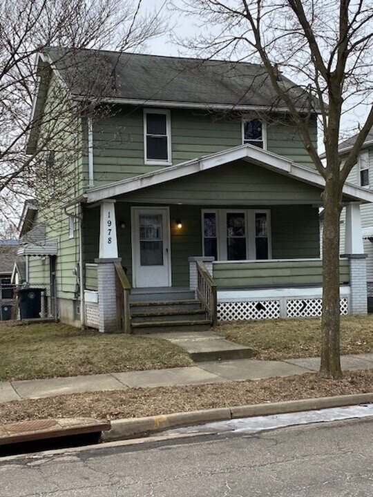 1978 9th St SW in Akron, OH - Building Photo