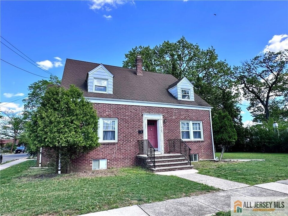 219 Hilton St in Highland Park, NJ - Building Photo