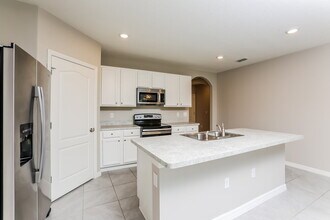 2716 Grand Central Ave in Tavares, FL - Building Photo - Building Photo