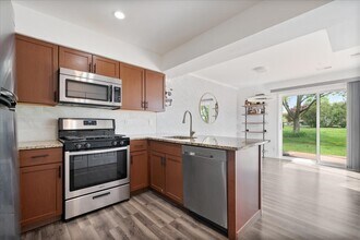 36 Constitution Ct in Vernon Hills, IL - Building Photo - Building Photo