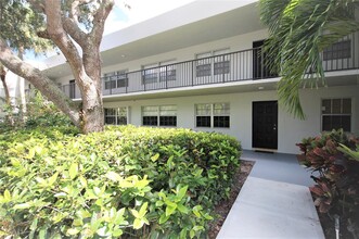 4000 N Cypress Dr in Pompano Beach, FL - Building Photo - Building Photo