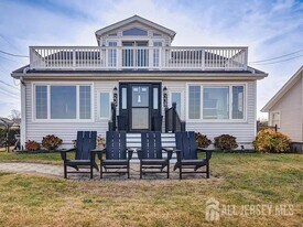 238 Shoreland Cir in Old Bridge, NJ - Building Photo