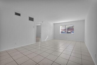 9 NE 19th Ct in Wilton Manors, FL - Building Photo - Building Photo