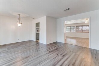 2107 Briarwood Blvd in Arlington, TX - Building Photo - Building Photo