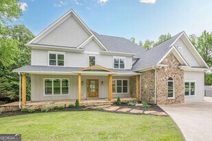 2555 Chattahoochee Ln in Cumming, GA - Building Photo