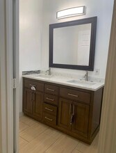11717 Arminta St in North Hollywood, CA - Foto de edificio - Building Photo