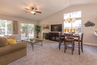 6157 N Alva Ave in Fresno, CA - Building Photo - Building Photo