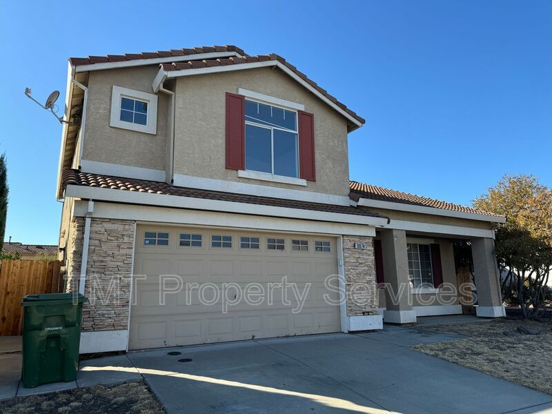 9074 Ducks Pond Way in Elk Grove, CA - Foto de edificio