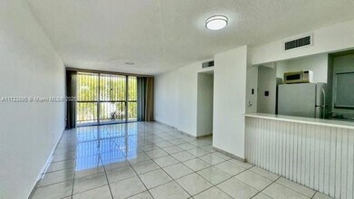 8821 W Flagler St, Unit 404 in Miami, FL - Building Photo - Building Photo