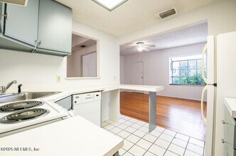 122 4th St N in Jacksonville Beach, FL - Building Photo - Building Photo