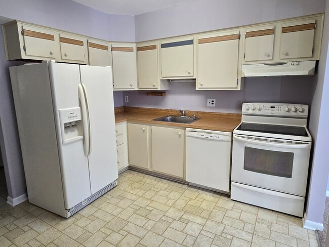 3 Mullingar Ct, Unit 201 in Timonium, MD - Building Photo - Building Photo