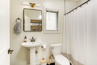 3381 Pinole Valley Rd in Pinole, CA - Foto de edificio - Building Photo