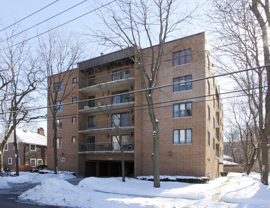 1591 Thacker St in Des Plaines, IL - Foto de edificio