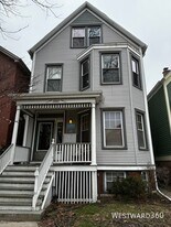 2102 W Belle Plaine Ave in Chicago, IL - Building Photo