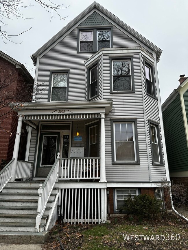 2102 W Belle Plaine Ave