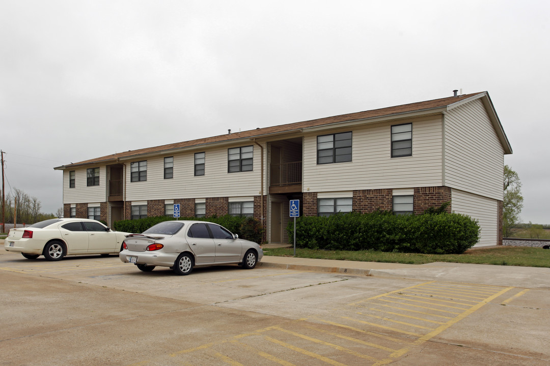 Park Lane Apartments in Marlow, OK - Building Photo