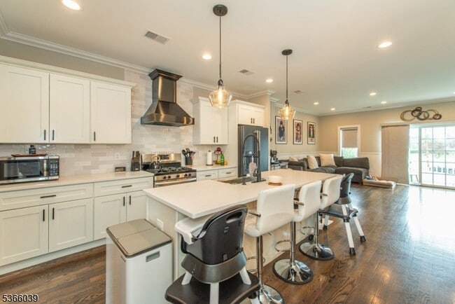 15 Chaz Way in Fairfield, NJ - Building Photo - Building Photo