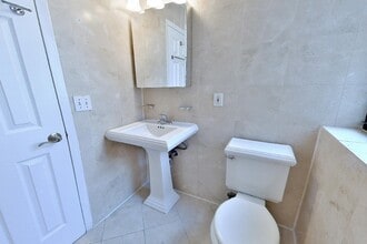 52 Barrow St in New York, NY - Building Photo - Building Photo