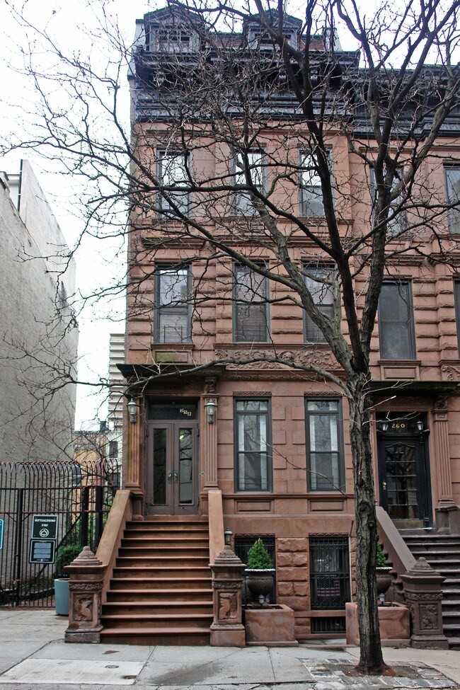 258 W 71st St in New York, NY - Building Photo - Building Photo