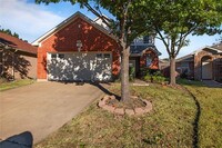 809 Slaughter Ln in Euless, TX - Foto de edificio - Building Photo