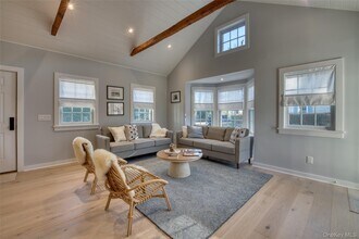 130 Village Ln in Orient, NY - Building Photo - Building Photo