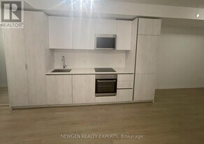 28 Widmer St in Toronto, ON - Building Photo