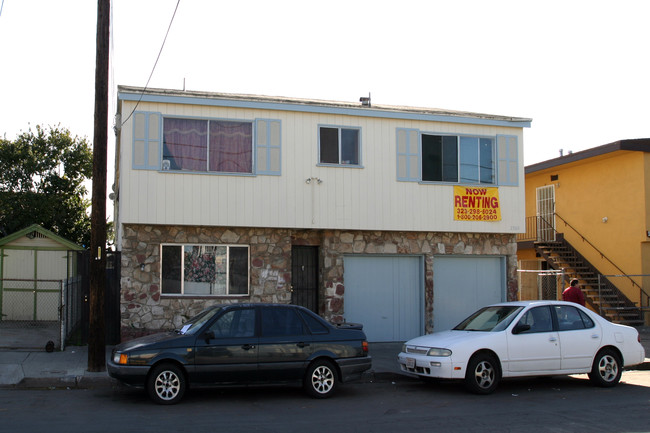 2360 E 15th St in Long Beach, CA - Building Photo - Building Photo