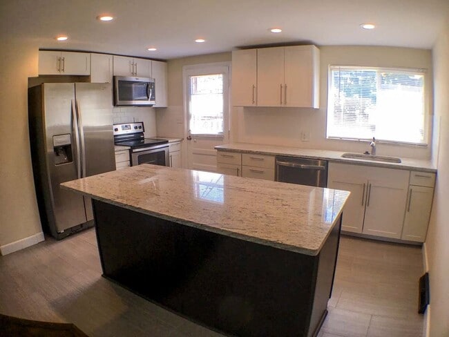 908 Woodhill Dr in Grandview Heights, OH - Building Photo - Building Photo