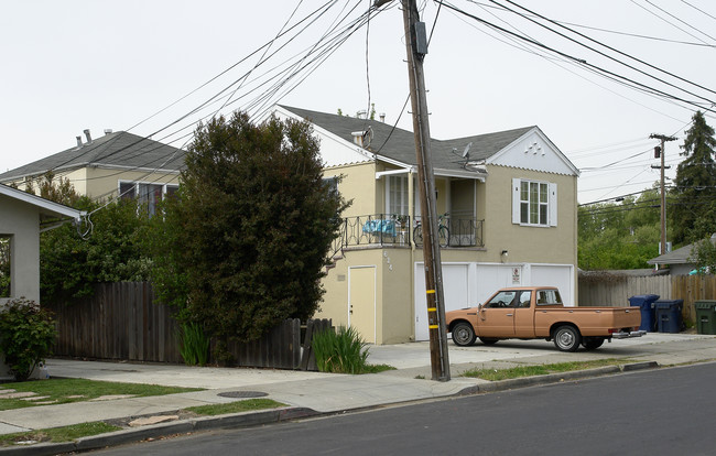 624 Fulton St in Redwood City, CA - Foto de edificio - Building Photo