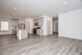 7827 Sleek Flock Ln in Arcola, TX - Foto de edificio - Building Photo