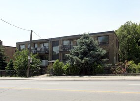 2208 Dufferin St in Toronto, ON - Building Photo