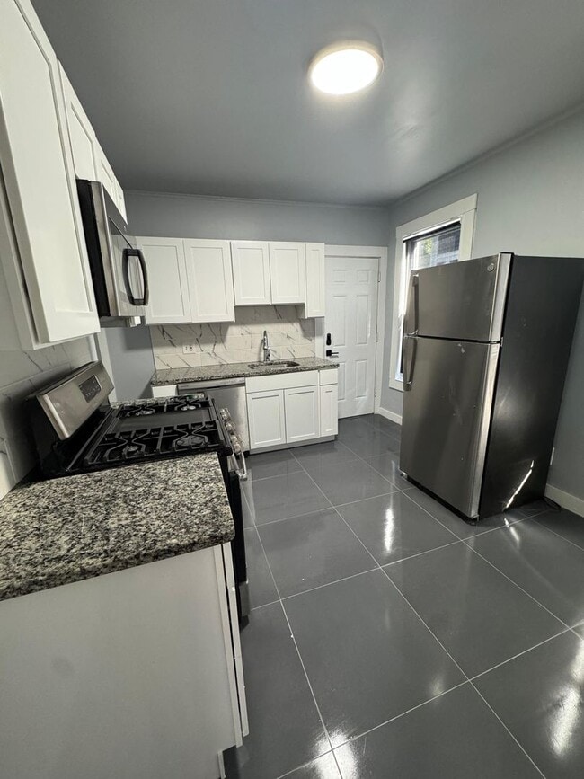 411 Blatchley Ave in New Haven, CT - Building Photo - Building Photo