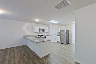 2051 Country Pl in Hickory, NC - Building Photo - Building Photo