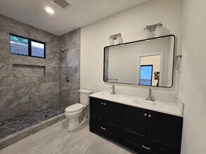 13992 Putney Rd in Poway, CA - Foto de edificio - Building Photo