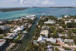 115 Edmondson Ave in Sarasota, FL - Building Photo
