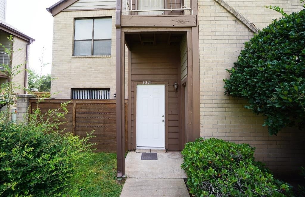 8321 Sands Point Dr-Unit -Unit 199 in Houston, TX - Building Photo