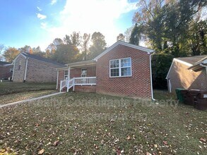 1019 Manor Dr in High Point, NC - Building Photo - Building Photo