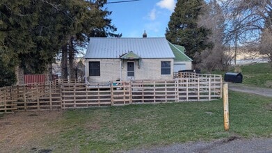 3535 Alva Ave in Klamath Falls, OR - Building Photo - Building Photo