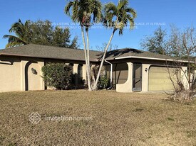 1435 SE 12th St in Cape Coral, FL - Building Photo