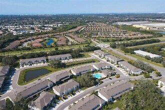 8657 Palmer Park Cir in Sarasota, FL - Building Photo - Building Photo