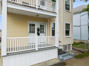 158 Query St-Unit -158 in New Bedford, MA - Foto de edificio - Building Photo