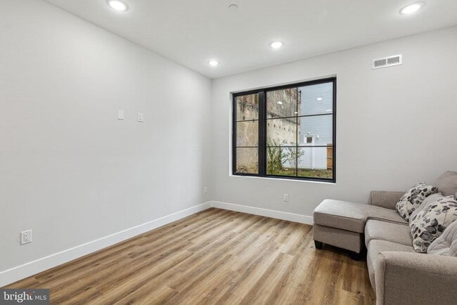 property at 1840 N Gratz St