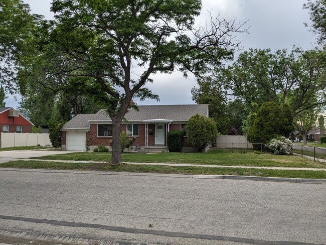 921 N Poinsettia Dr in Salt Lake City, UT - Building Photo - Building Photo