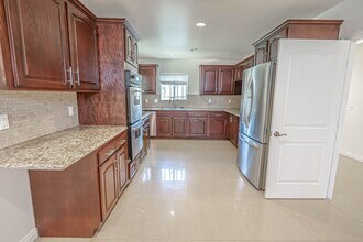 6518 Peach Ave in Los Angeles, CA - Building Photo - Building Photo