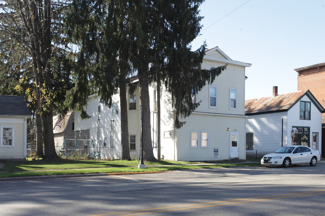 116 E Saint Joseph St in Lawrence, MI - Building Photo