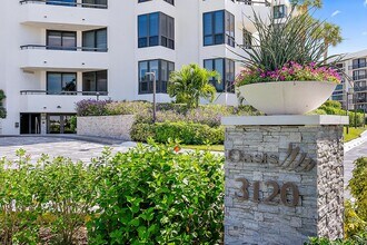 3120 S Ocean Blvd in Palm Beach, FL - Building Photo - Building Photo